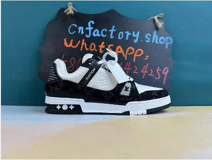 LV TRainers black