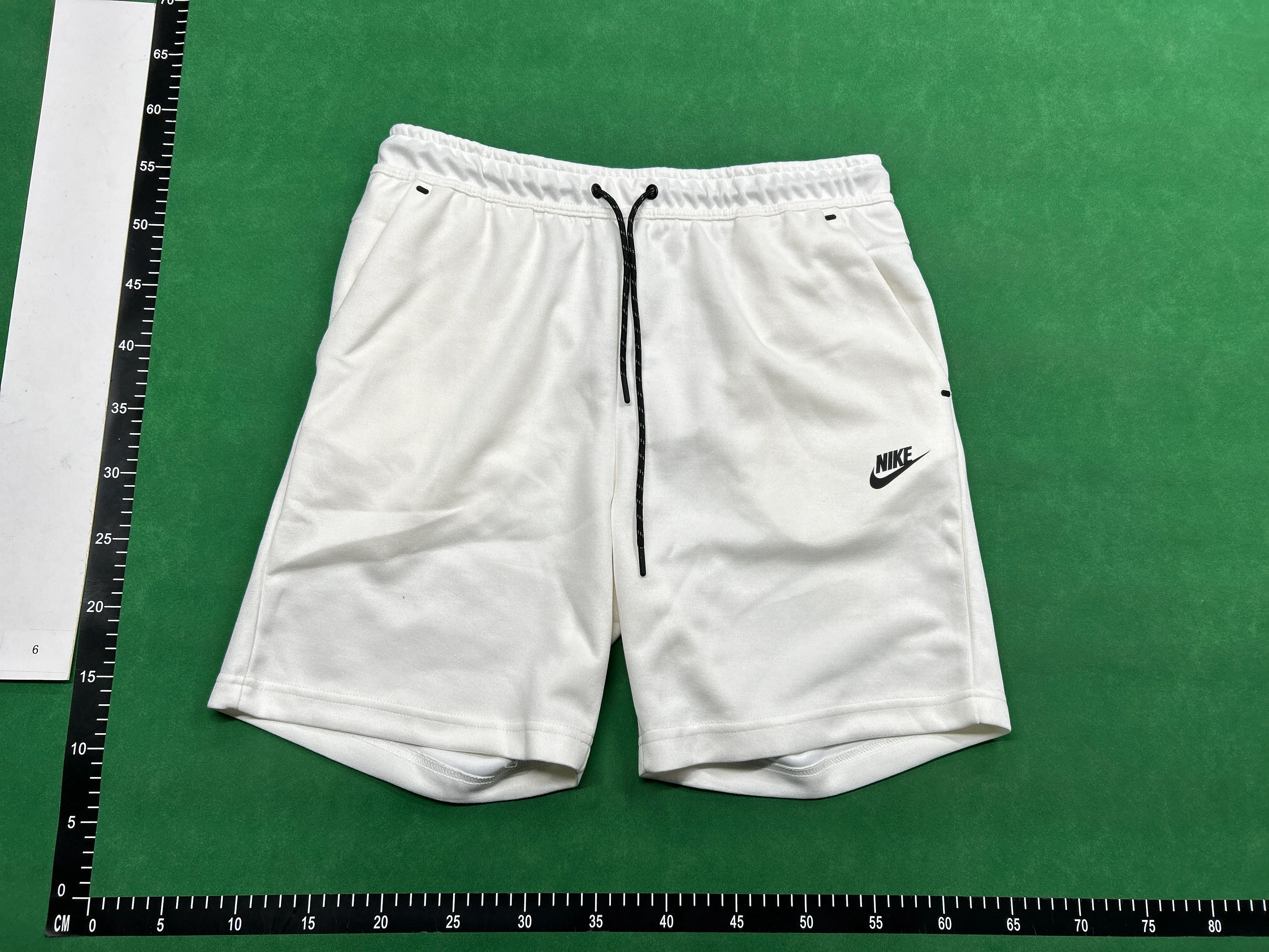 NIKE TECH ŠORC