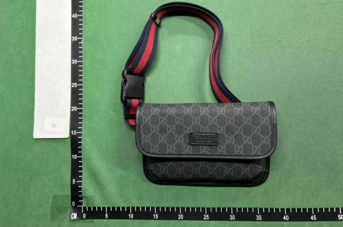 Shoulder bag (LV Burberry Gucci...)