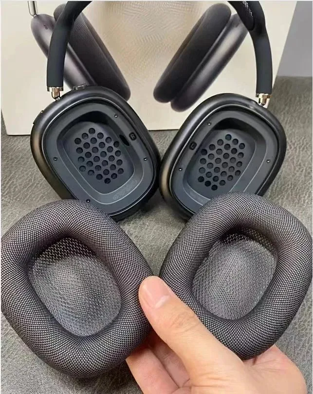 Airpods Max (Black) with noise cancellation