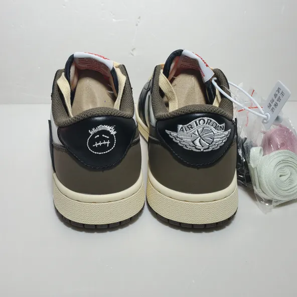 Travis Scott x Air Jordan 1 ​Low Dark Mocha