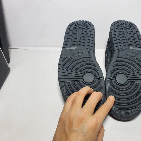 Travis Scott x Air Jordan 1 ​Low Black Phantom
